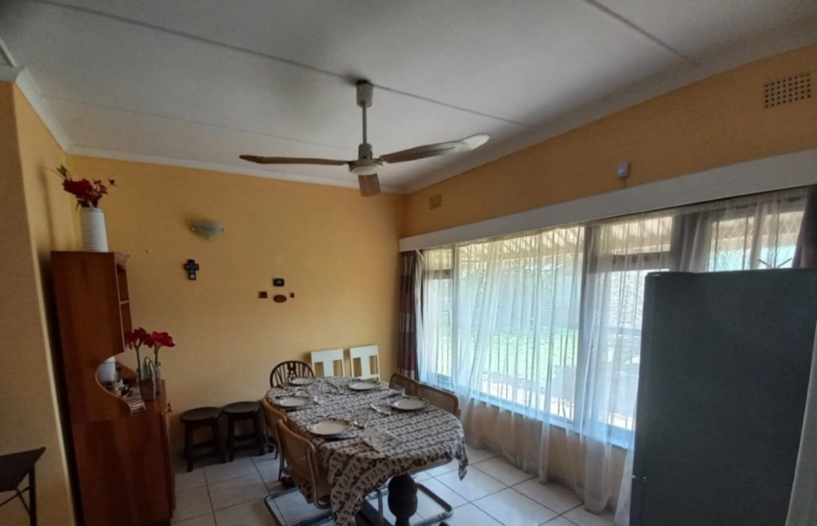 5 Bedroom Property for Sale in Uvongo KwaZulu-Natal