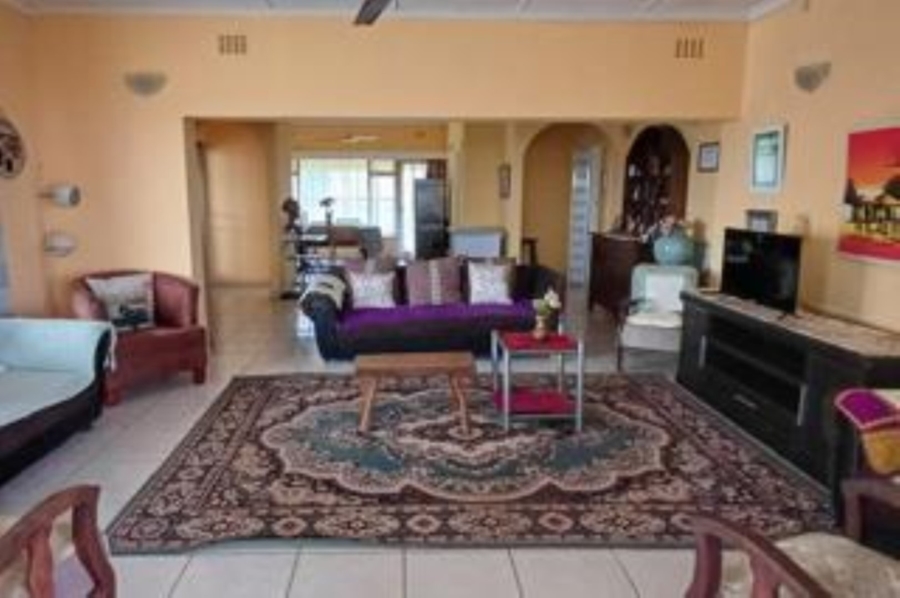 5 Bedroom Property for Sale in Uvongo KwaZulu-Natal