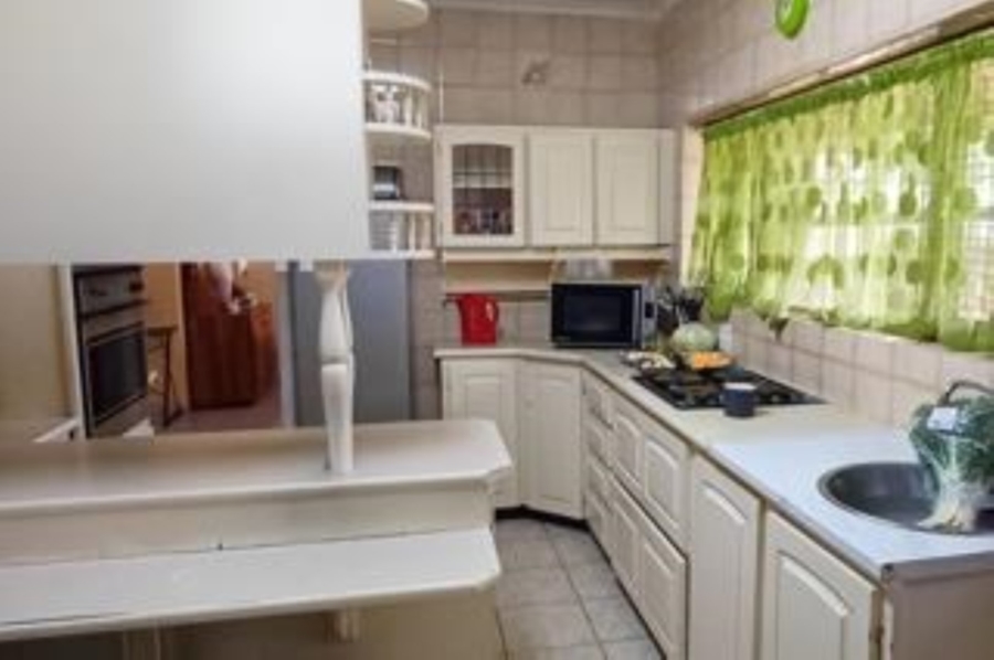 5 Bedroom Property for Sale in Uvongo KwaZulu-Natal