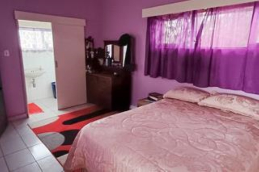 5 Bedroom Property for Sale in Uvongo KwaZulu-Natal