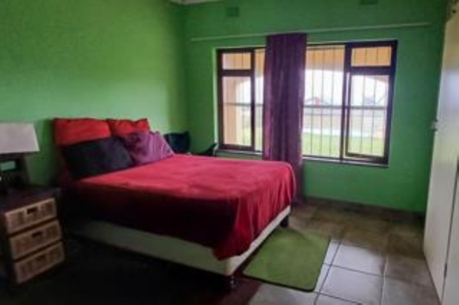 5 Bedroom Property for Sale in Uvongo KwaZulu-Natal