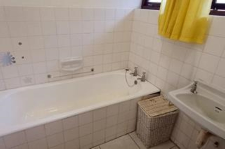 5 Bedroom Property for Sale in Uvongo KwaZulu-Natal