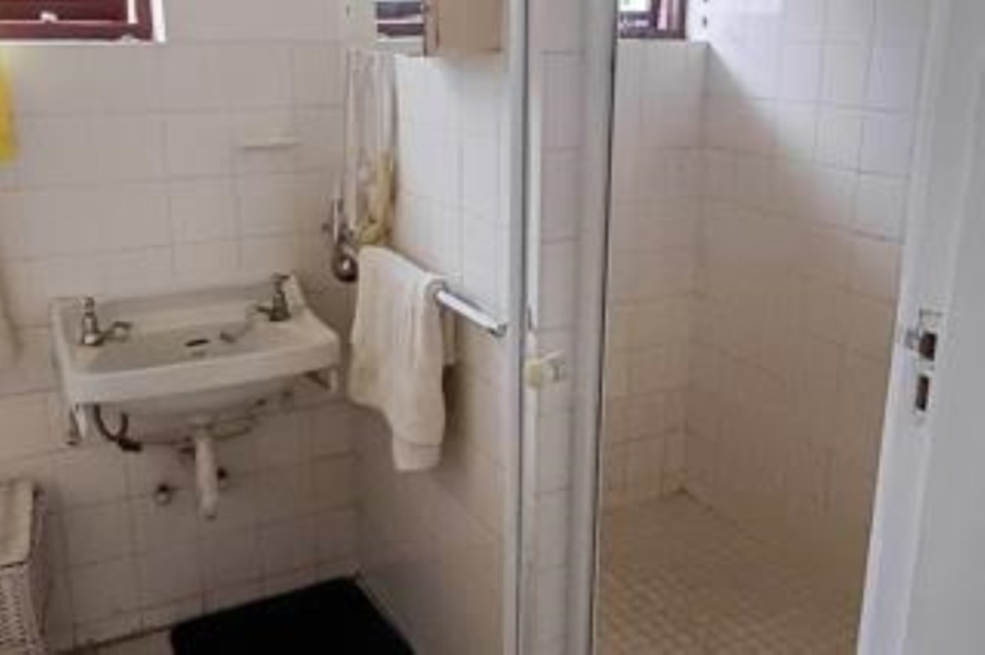 5 Bedroom Property for Sale in Uvongo KwaZulu-Natal