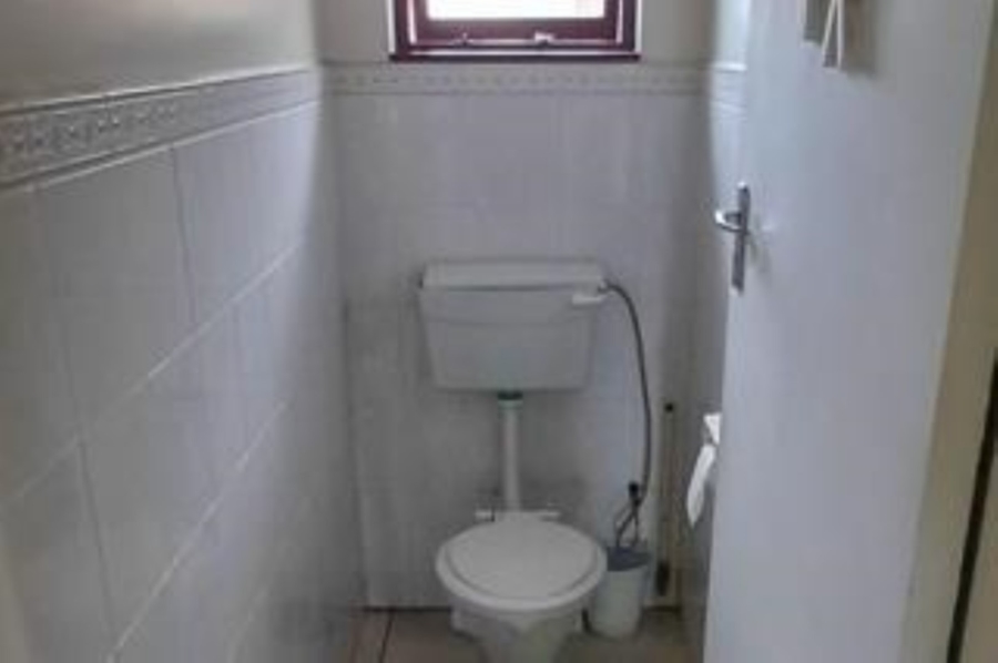 5 Bedroom Property for Sale in Uvongo KwaZulu-Natal