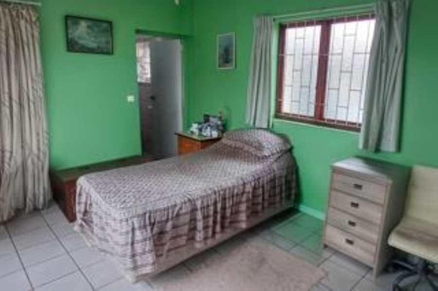 5 Bedroom Property for Sale in Uvongo KwaZulu-Natal