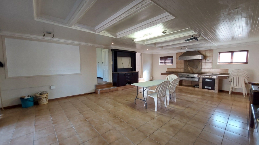 5 Bedroom Property for Sale in Shelly Beach KwaZulu-Natal