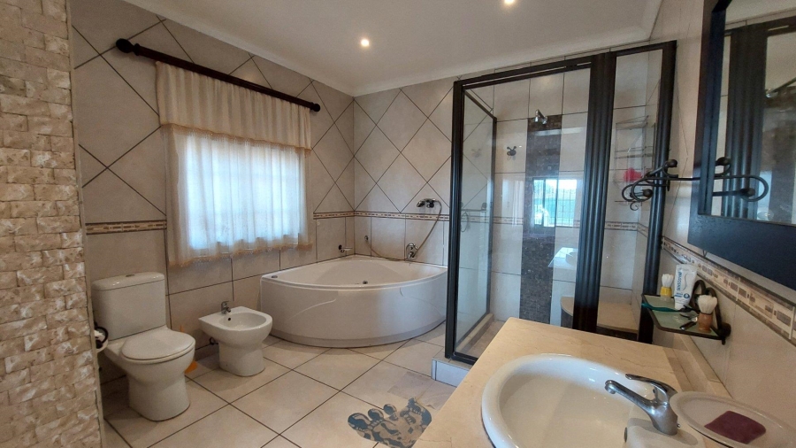 5 Bedroom Property for Sale in Shelly Beach KwaZulu-Natal