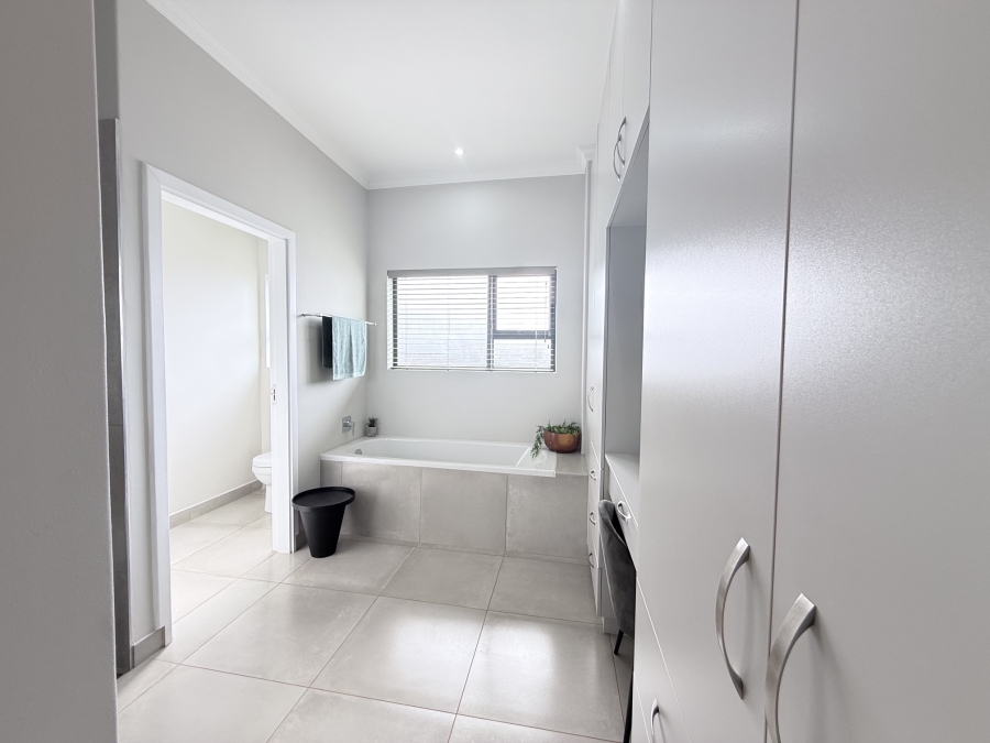 3 Bedroom Property for Sale in Zini River Estate KwaZulu-Natal