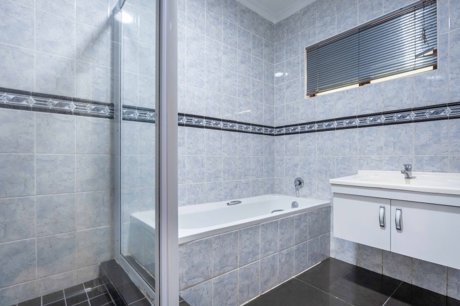 5 Bedroom Property for Sale in Amanzimtoti KwaZulu-Natal