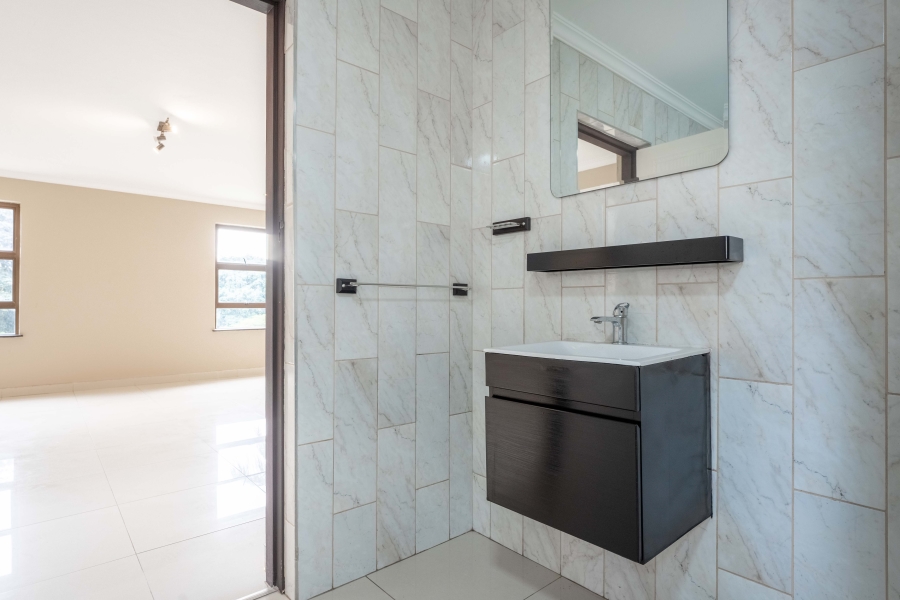 5 Bedroom Property for Sale in Amanzimtoti KwaZulu-Natal