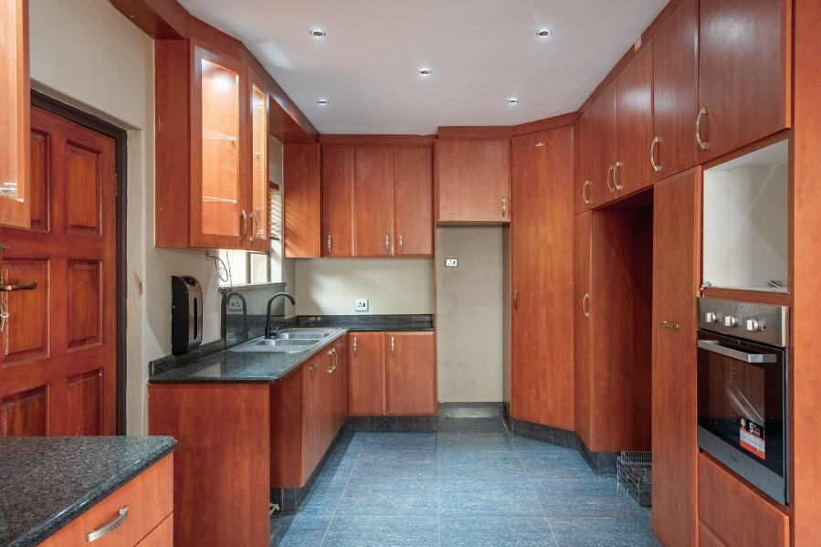 5 Bedroom Property for Sale in Amanzimtoti KwaZulu-Natal