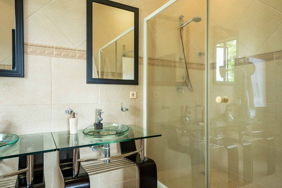 5 Bedroom Property for Sale in Kloof KwaZulu-Natal