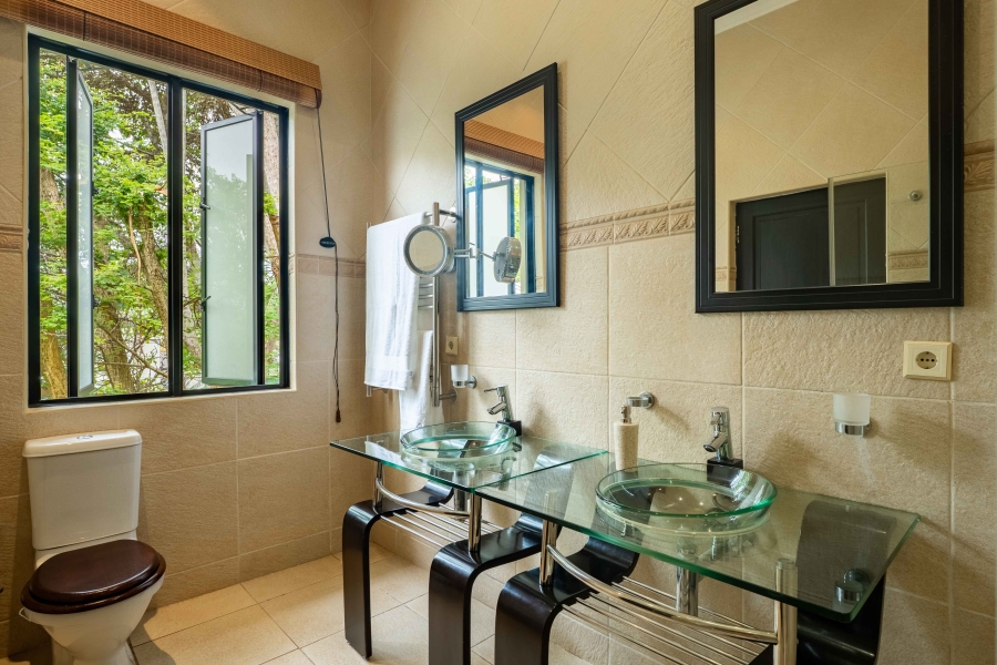 5 Bedroom Property for Sale in Kloof KwaZulu-Natal