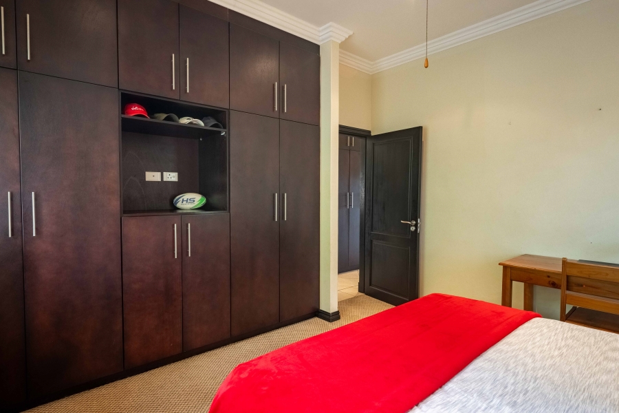 5 Bedroom Property for Sale in Kloof KwaZulu-Natal