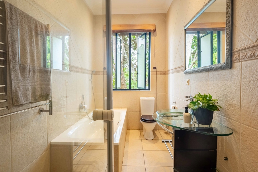 5 Bedroom Property for Sale in Kloof KwaZulu-Natal