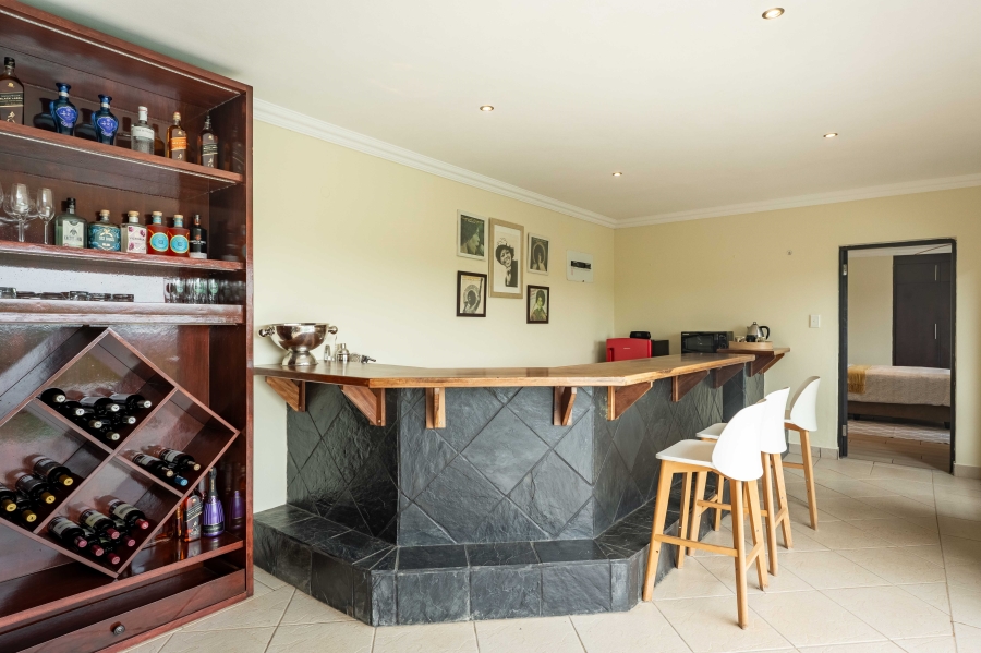 5 Bedroom Property for Sale in Kloof KwaZulu-Natal
