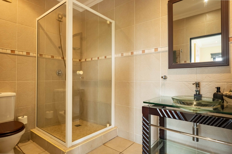 5 Bedroom Property for Sale in Kloof KwaZulu-Natal