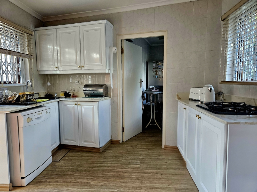 4 Bedroom Property for Sale in Cowies Hill KwaZulu-Natal