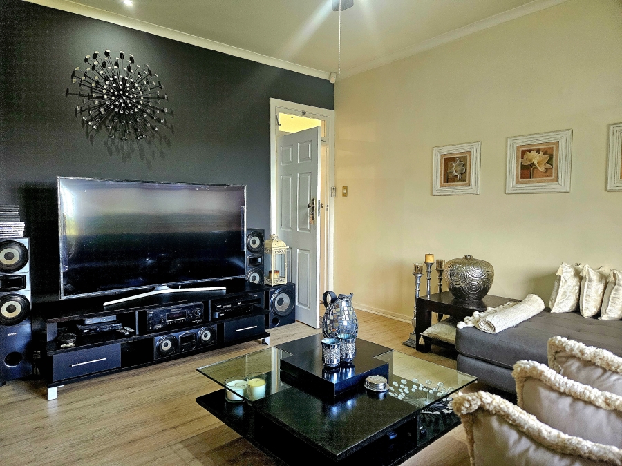 4 Bedroom Property for Sale in Cowies Hill KwaZulu-Natal