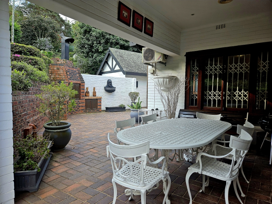 4 Bedroom Property for Sale in Cowies Hill KwaZulu-Natal