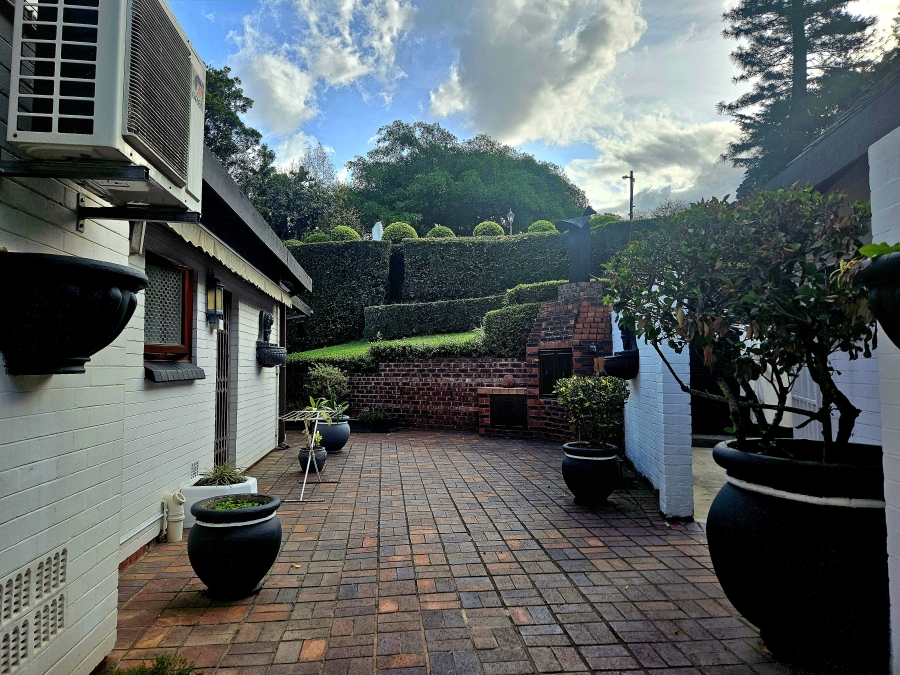 4 Bedroom Property for Sale in Cowies Hill KwaZulu-Natal