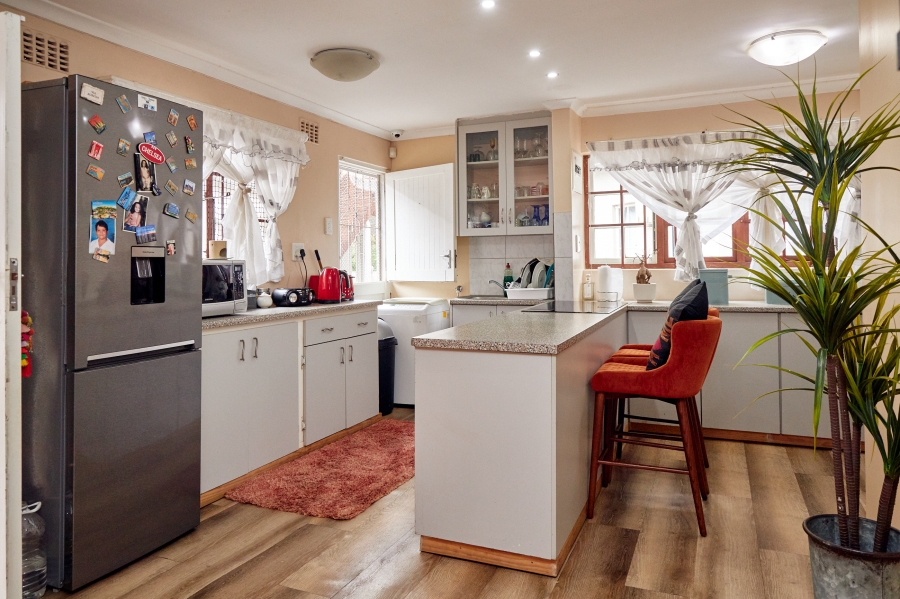 6 Bedroom Property for Sale in Chase Valley KwaZulu-Natal