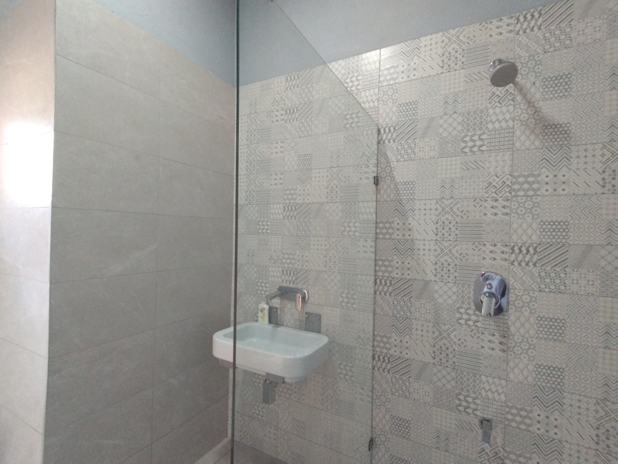 To Let 1 Bedroom Property for Rent in Essenwood KwaZulu-Natal