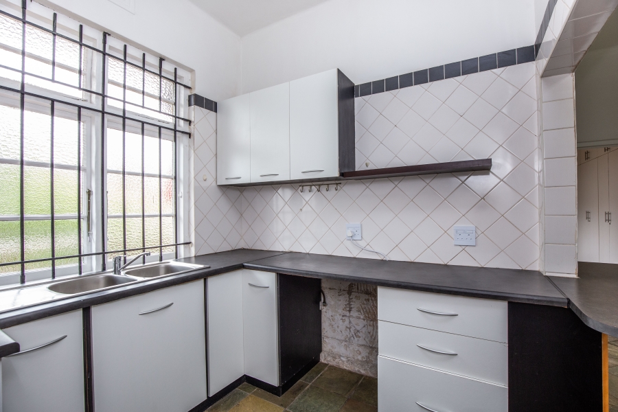 1 Bedroom Property for Sale in Essenwood KwaZulu-Natal