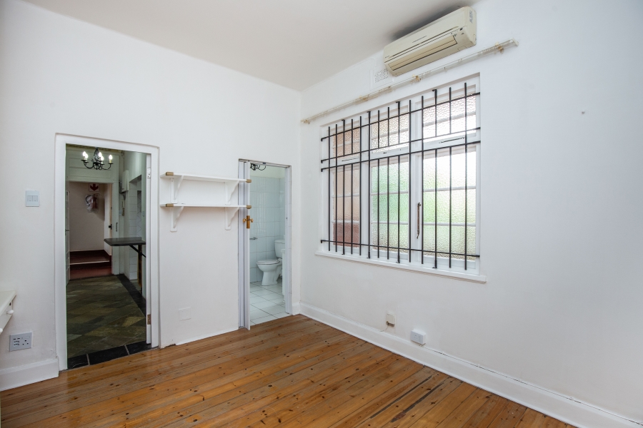 1 Bedroom Property for Sale in Essenwood KwaZulu-Natal