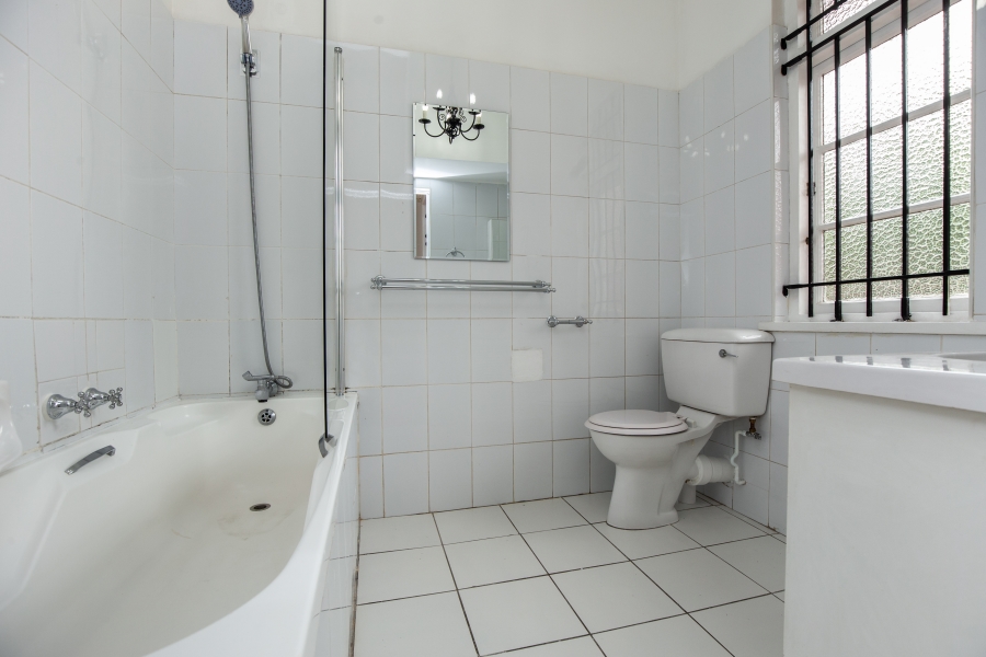 1 Bedroom Property for Sale in Essenwood KwaZulu-Natal