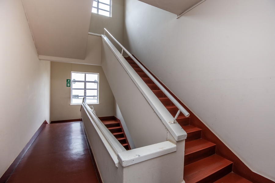 1 Bedroom Property for Sale in Essenwood KwaZulu-Natal