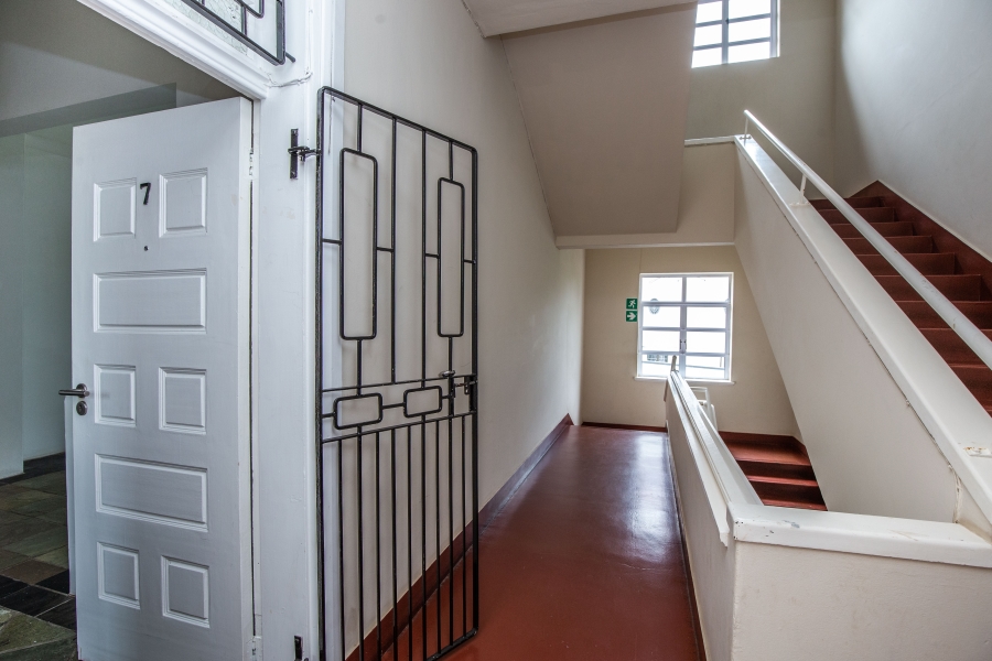 1 Bedroom Property for Sale in Essenwood KwaZulu-Natal