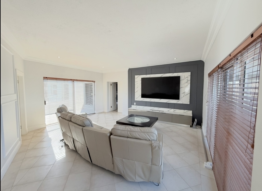 5 Bedroom Property for Sale in Umhlanga KwaZulu-Natal