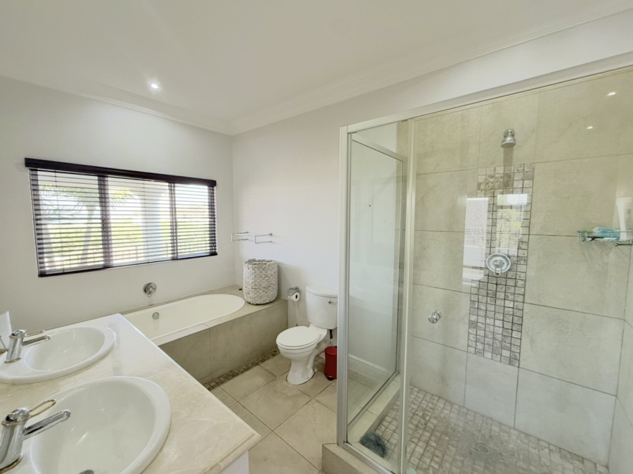 5 Bedroom Property for Sale in Umhlanga KwaZulu-Natal