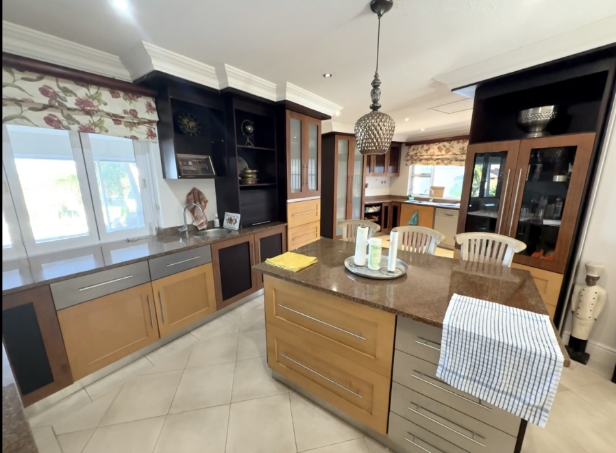 5 Bedroom Property for Sale in Umhlanga KwaZulu-Natal