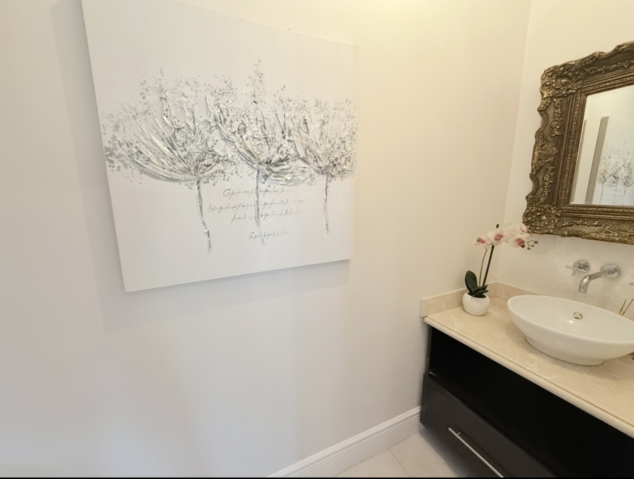 5 Bedroom Property for Sale in Umhlanga KwaZulu-Natal