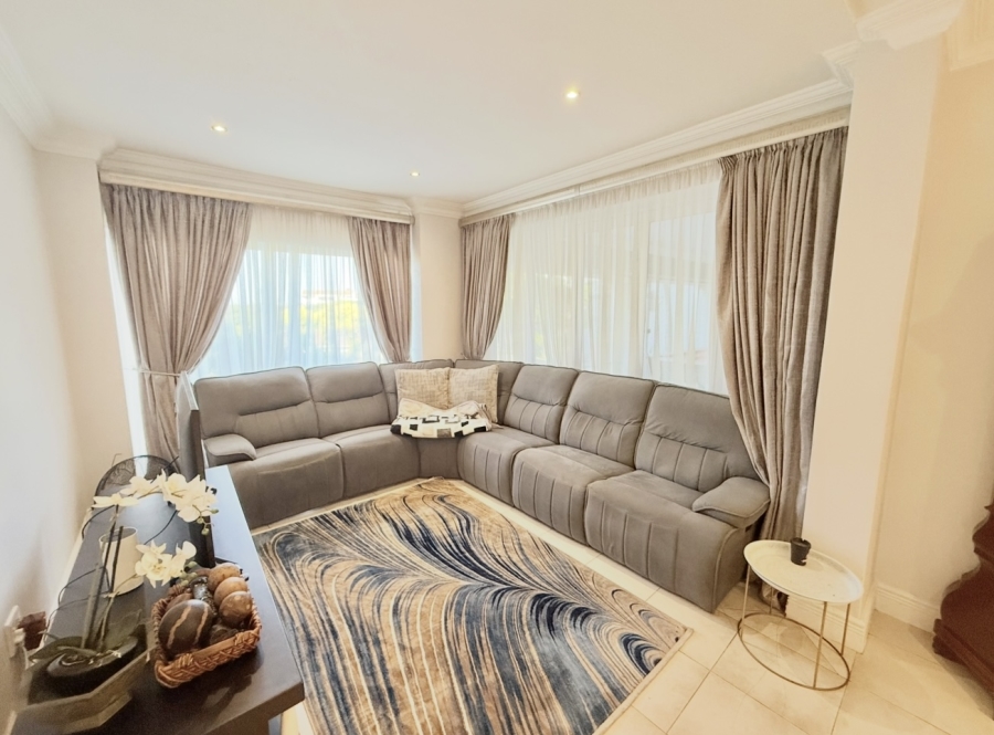 5 Bedroom Property for Sale in Umhlanga KwaZulu-Natal