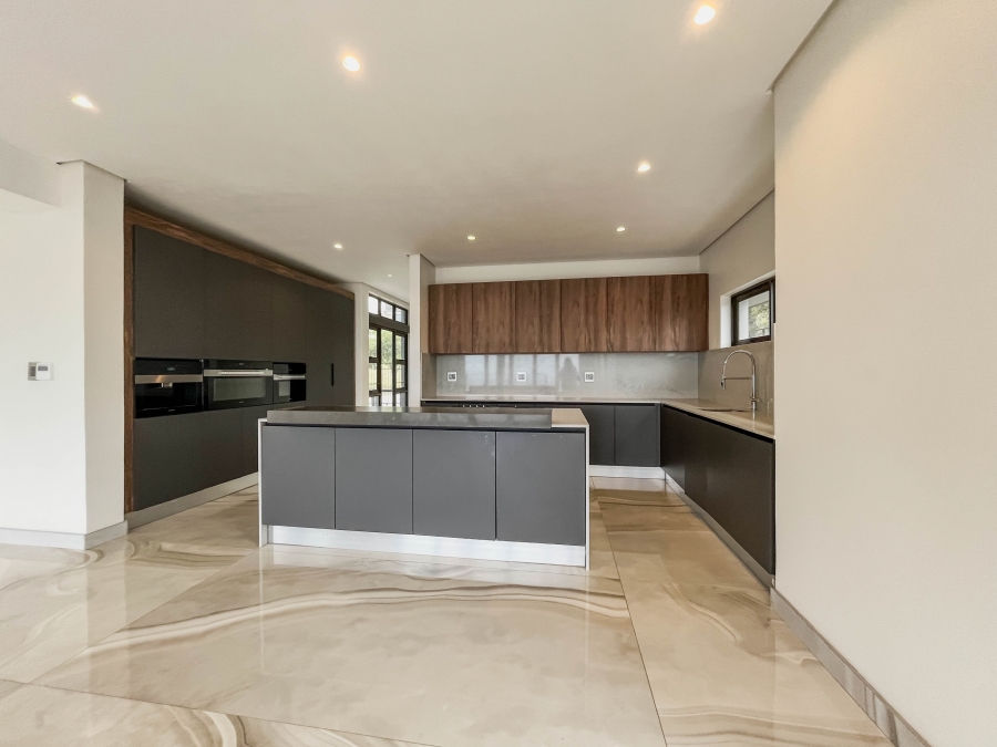 5 Bedroom Property for Sale in Izinga KwaZulu-Natal