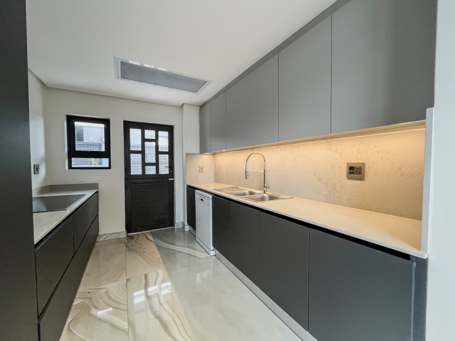 5 Bedroom Property for Sale in Izinga KwaZulu-Natal