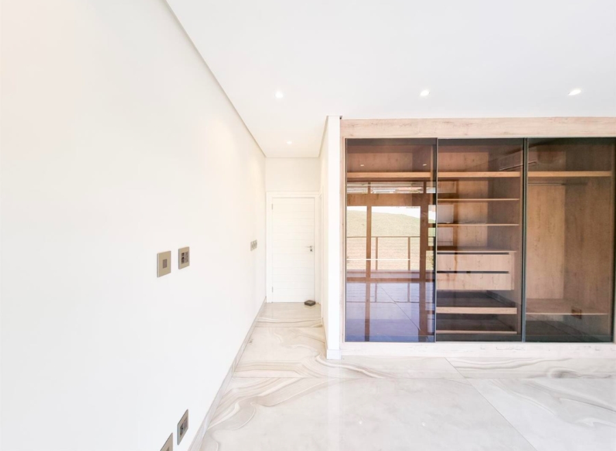 5 Bedroom Property for Sale in Izinga KwaZulu-Natal