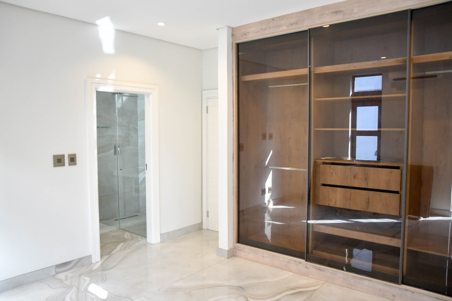 5 Bedroom Property for Sale in Izinga KwaZulu-Natal