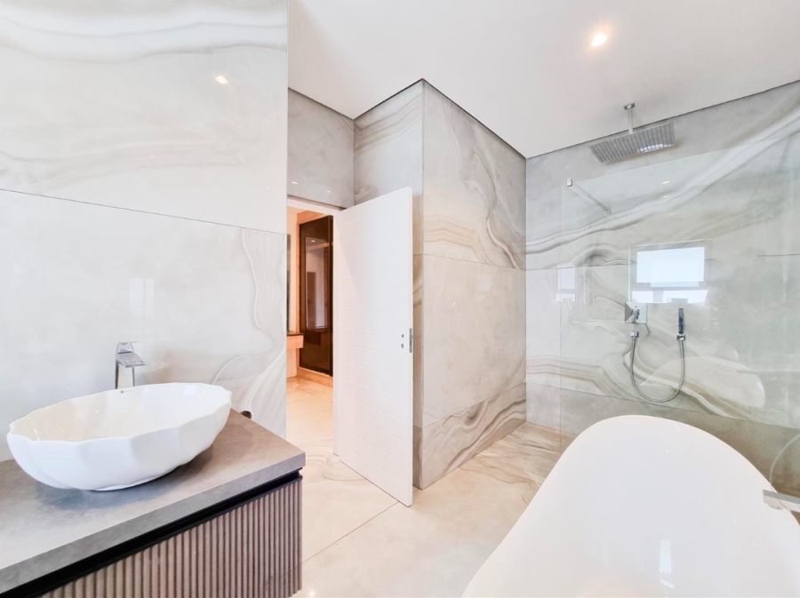 5 Bedroom Property for Sale in Izinga KwaZulu-Natal