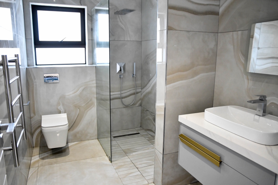 5 Bedroom Property for Sale in Izinga KwaZulu-Natal