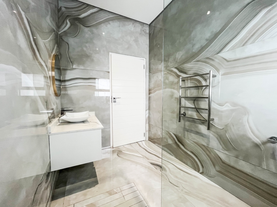 5 Bedroom Property for Sale in Izinga KwaZulu-Natal