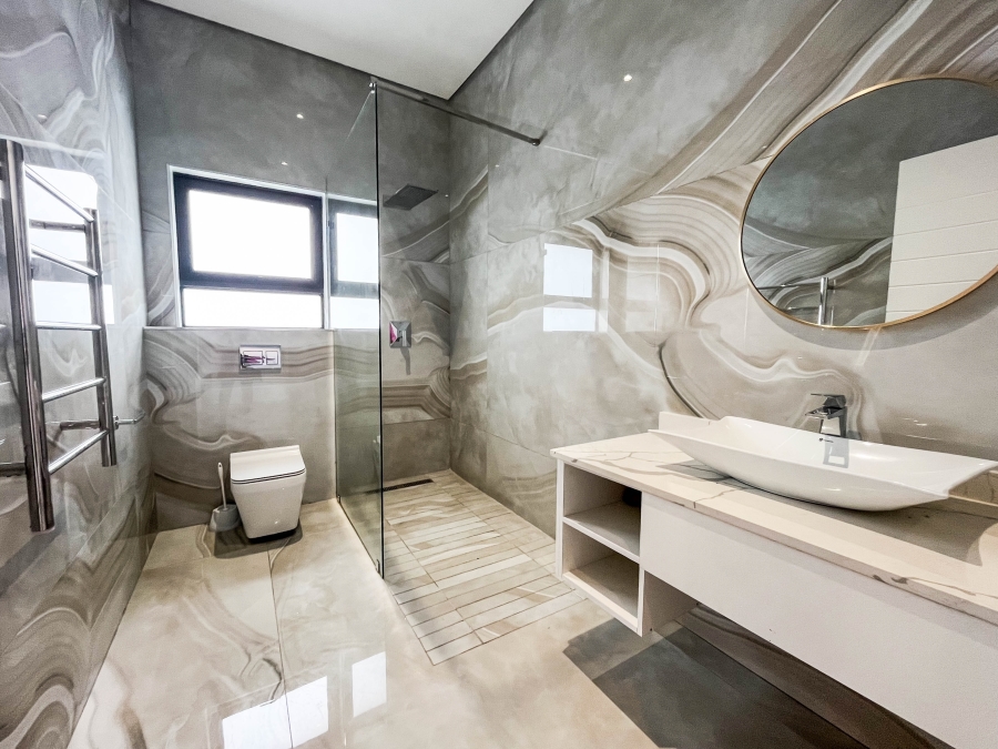 5 Bedroom Property for Sale in Izinga KwaZulu-Natal