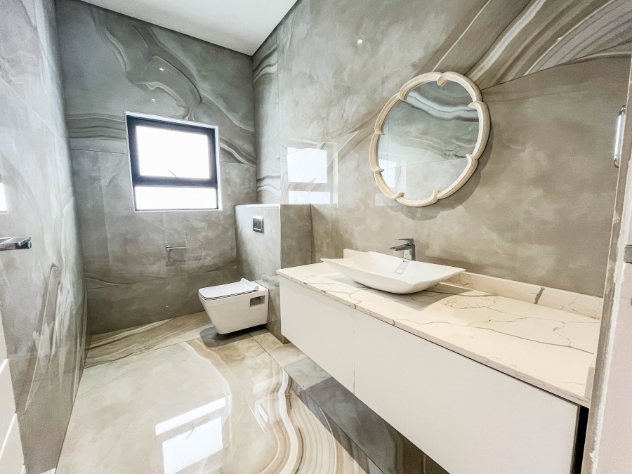 5 Bedroom Property for Sale in Izinga KwaZulu-Natal