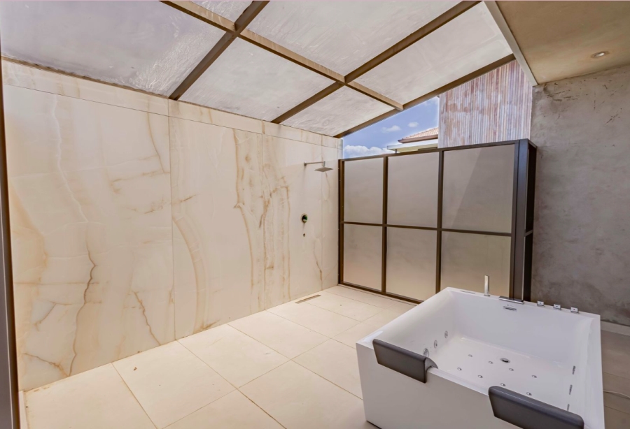 5 Bedroom Property for Sale in Izinga KwaZulu-Natal