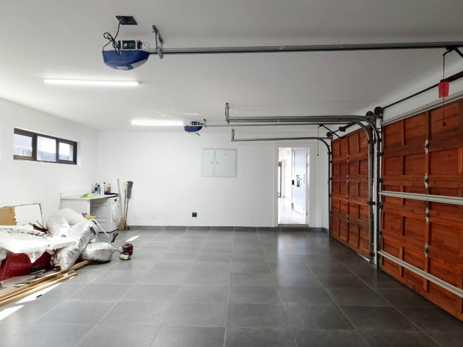 5 Bedroom Property for Sale in Izinga KwaZulu-Natal