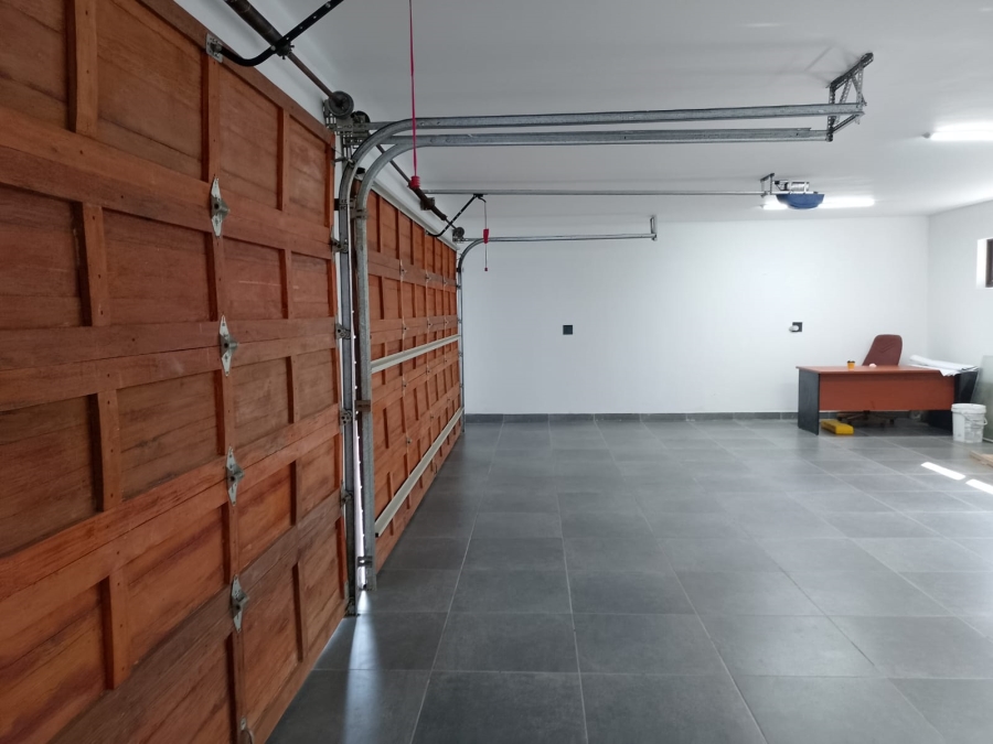 5 Bedroom Property for Sale in Izinga KwaZulu-Natal