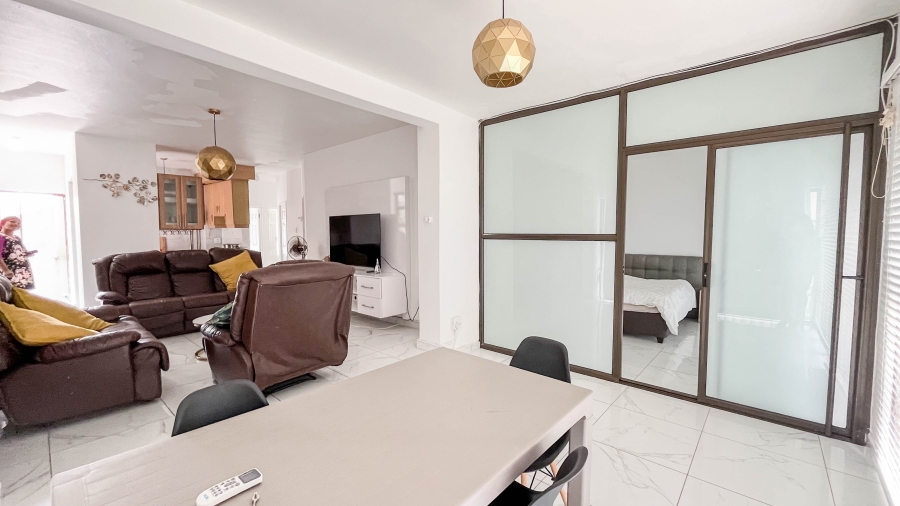 To Let 4 Bedroom Property for Rent in Tinley Manor KwaZulu-Natal